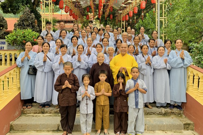 Offering to the rain-retreat schools of Dong Cao Pagoda, Thanh Hoa