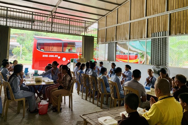 Offering to the rain-retreat schools of Dong Cao Pagoda, Thanh Hoa