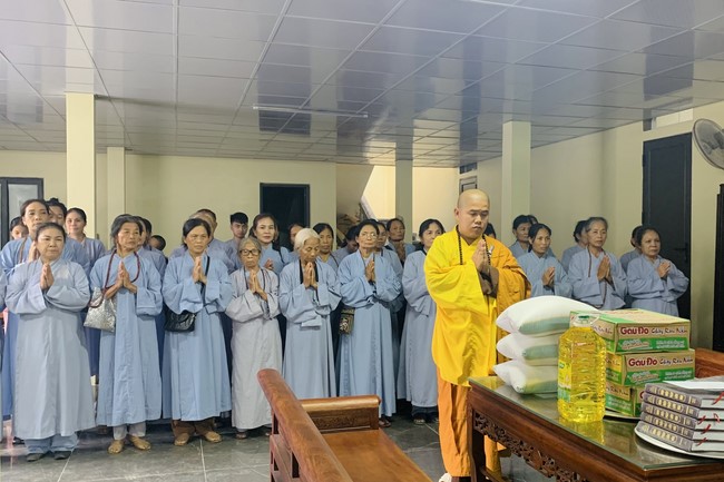Offering to the rain-retreat schools of Dong Cao Pagoda, Thanh Hoa