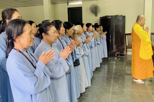 Offering to the rain-retreat schools of Dong Cao Pagoda, Thanh Hoa