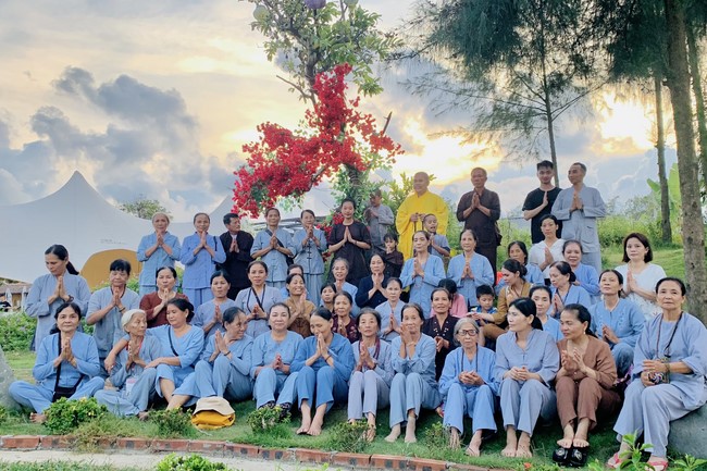 Offering to the rain-retreat schools of Dong Cao Pagoda, Thanh Hoa