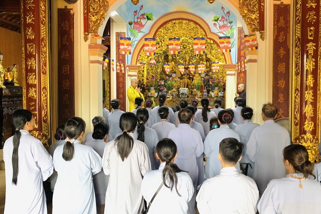Offering to the rain-retreat schools of Dong Cao Pagoda, Thanh Hoa