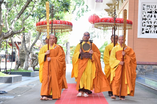 Permanent Director Board of Vietnam Buddhist Sangha visit Hoang Phap Pagoda