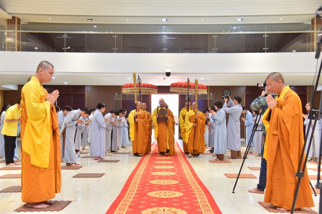 Permanent Director Board of Vietnam Buddhist Sangha visit Hoang Phap Pagoda