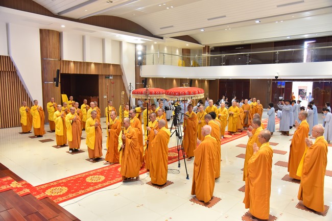 Permanent Director Board of Vietnam Buddhist Sangha visit Hoang Phap Pagoda