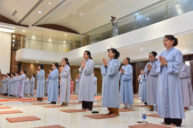 Permanent Director Board of Vietnam Buddhist Sangha visit Hoang Phap Pagoda