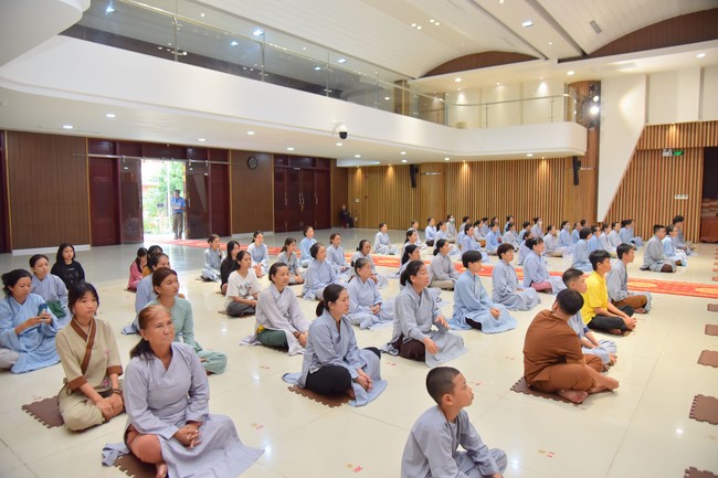Permanent Director Board of Vietnam Buddhist Sangha visit Hoang Phap Pagoda