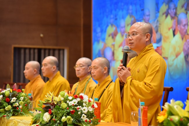 Permanent Director Board of Vietnam Buddhist Sangha visit Hoang Phap Pagoda