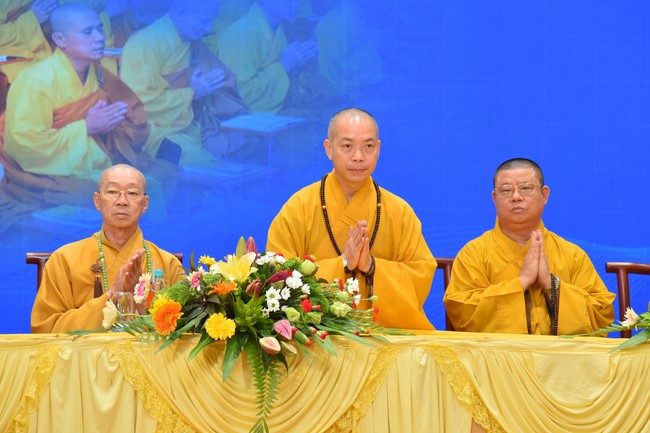 Permanent Director Board of Vietnam Buddhist Sangha visit Hoang Phap Pagoda