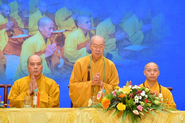 Permanent Director Board of Vietnam Buddhist Sangha visit Hoang Phap Pagoda