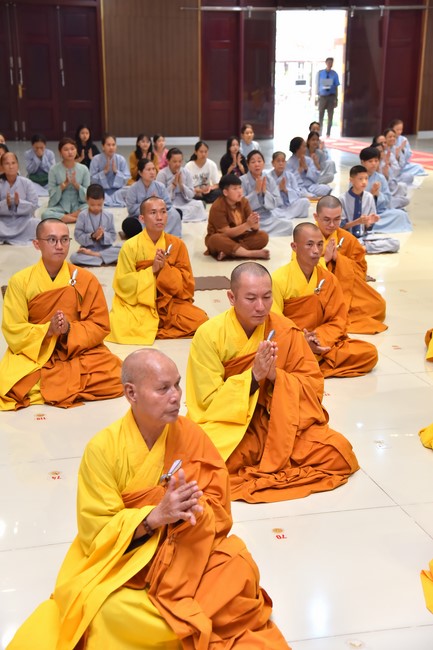 Permanent Director Board of Vietnam Buddhist Sangha visit Hoang Phap Pagoda
