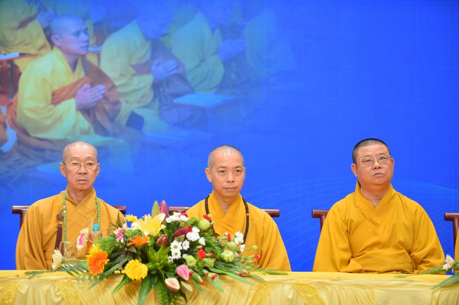 Permanent Director Board of Vietnam Buddhist Sangha visit Hoang Phap Pagoda