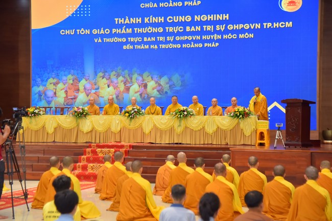Permanent Director Board of Vietnam Buddhist Sangha visit Hoang Phap Pagoda