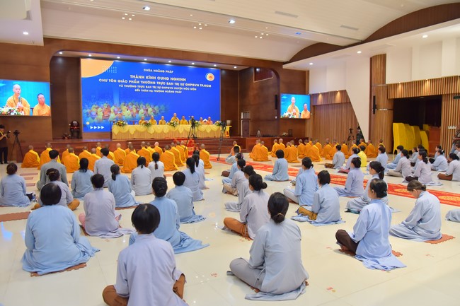 Permanent Director Board of Vietnam Buddhist Sangha visit Hoang Phap Pagoda