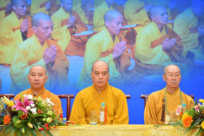 Permanent Director Board of Vietnam Buddhist Sangha visit Hoang Phap Pagoda