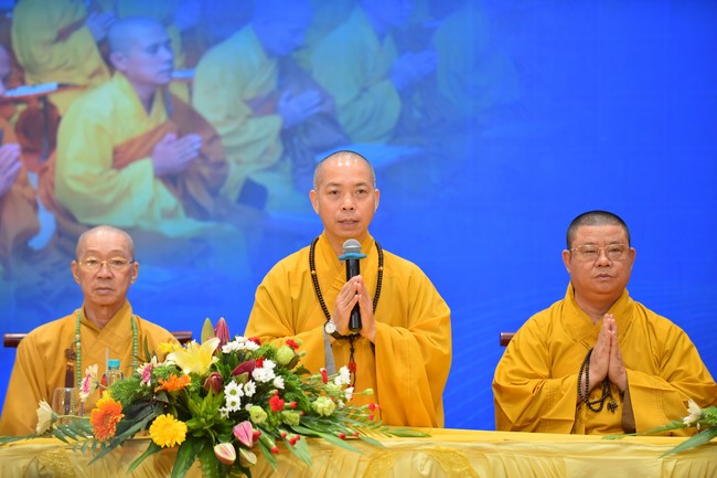 Permanent Director Board of Vietnam Buddhist Sangha visit Hoang Phap Pagoda