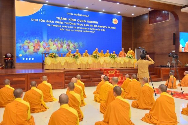 Permanent Director Board of Vietnam Buddhist Sangha visit Hoang Phap Pagoda