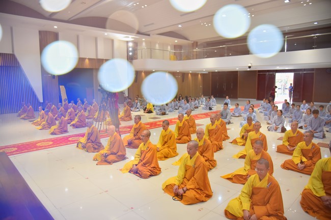 Permanent Director Board of Vietnam Buddhist Sangha visit Hoang Phap Pagoda