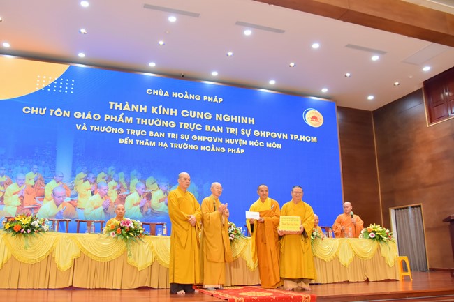 Permanent Director Board of Vietnam Buddhist Sangha visit Hoang Phap Pagoda