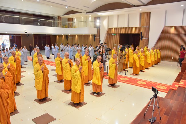 Permanent Director Board of Vietnam Buddhist Sangha visit Hoang Phap Pagoda