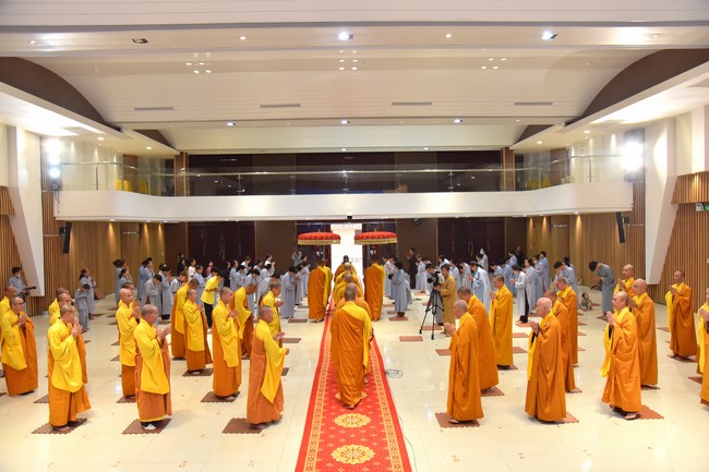 Permanent Director Board of Vietnam Buddhist Sangha visit Hoang Phap Pagoda