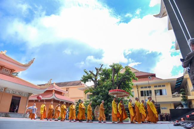 Permanent Director Board of Vietnam Buddhist Sangha visit Hoang Phap Pagoda
