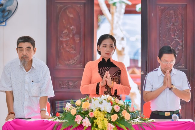 Wedding Ceremony at the pagoda