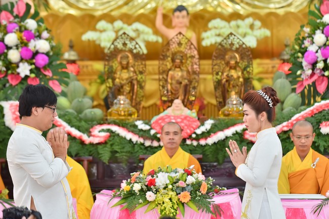 Wedding Ceremony at the pagoda