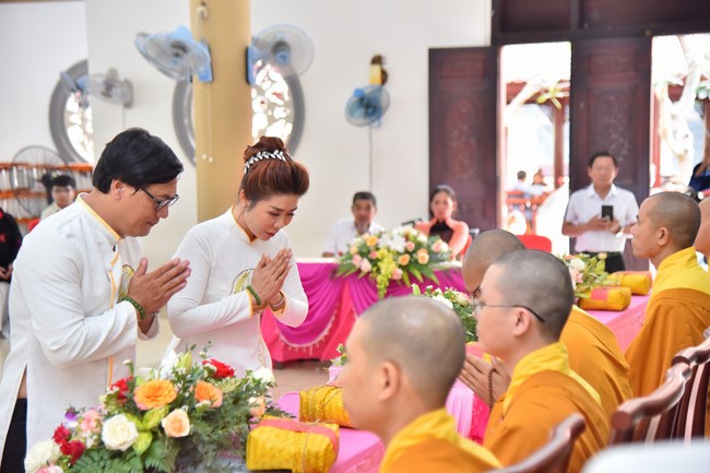 Wedding Ceremony at the pagoda
