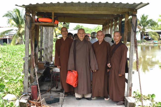 Donating money to build a charity house in Long My, Hau Giang of Charity Board