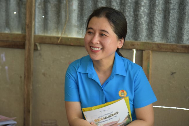 Donating money to build a charity house in Long My, Hau Giang of Charity Board