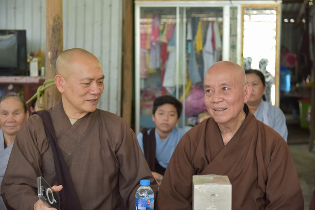 Donating money to build a charity house in Long My, Hau Giang of Charity Board