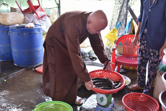 Donating money to build a charity house in Long My, Hau Giang of Charity Board