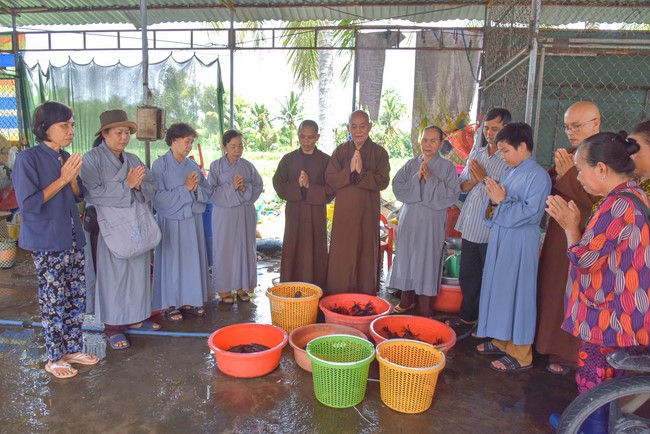 Donating money to build a charity house in Long My, Hau Giang of Charity Board
