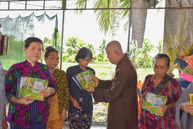 Donating money to build a charity house in Long My, Hau Giang of Charity Board