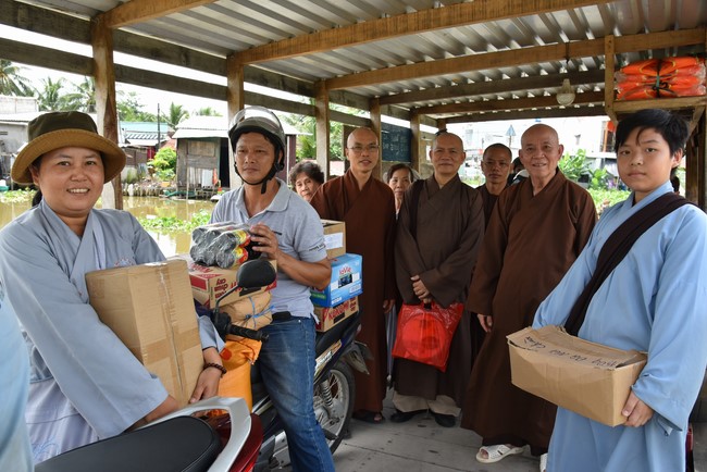 Donating money to build a charity house in Long My, Hau Giang of Charity Board