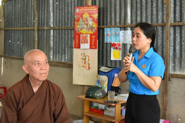 Donating money to build a charity house in Long My, Hau Giang of Charity Board