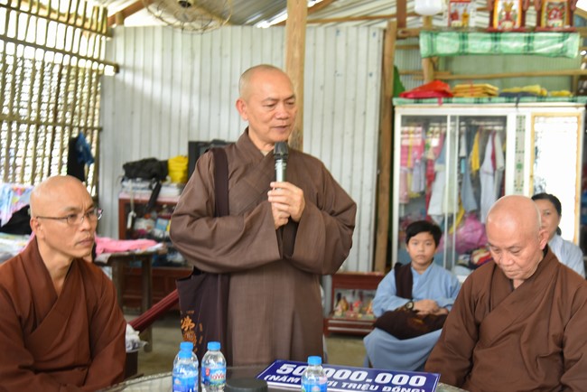 Donating money to build a charity house in Long My, Hau Giang of Charity Board