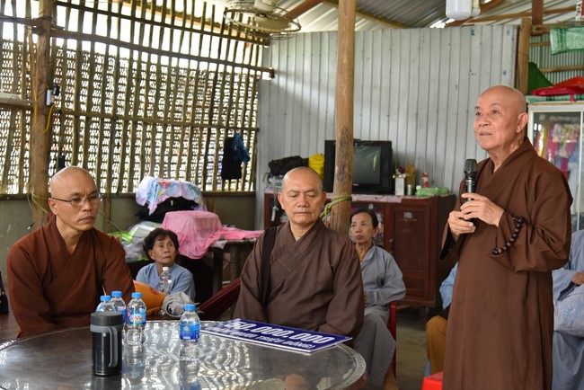 Donating money to build a charity house in Long My, Hau Giang of Charity Board