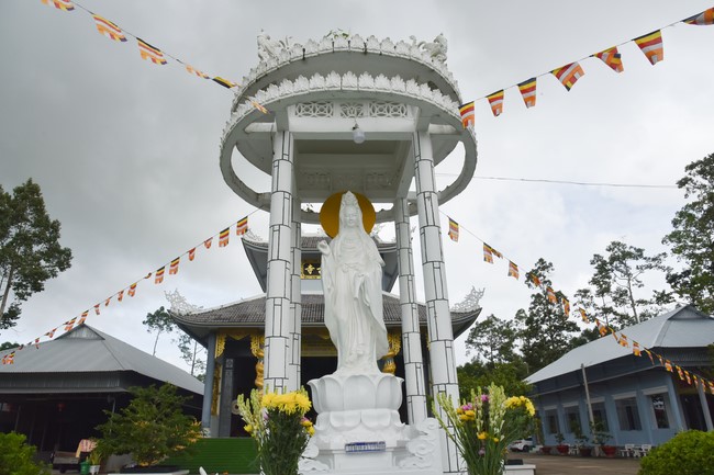 Offering to Three Jewel at Pagodas in the Western of the Charity Board