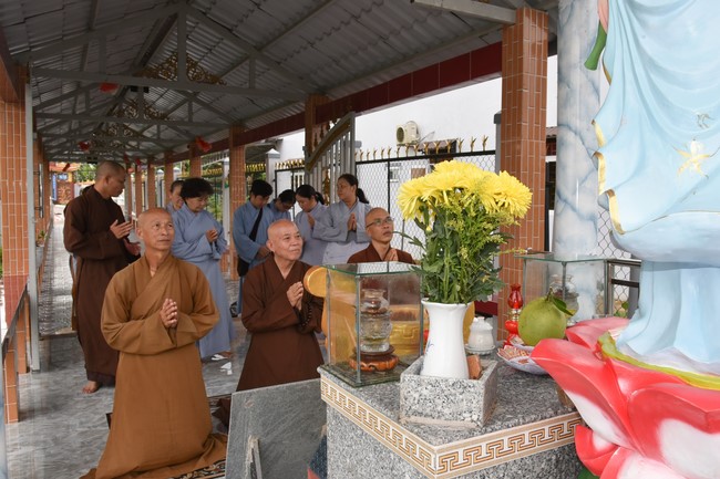 Offering to Three Jewel at Pagodas in the Western of the Charity Board
