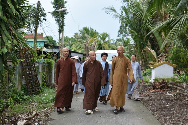 Offering to Three Jewel at Pagodas in the Western of the Charity Board