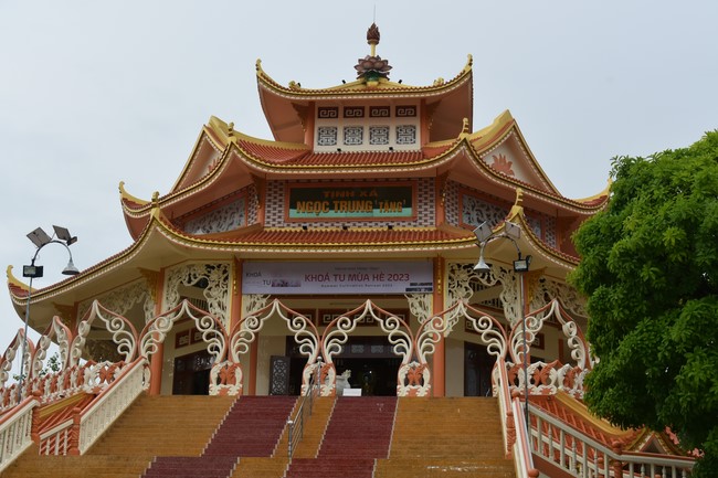Offering to Three Jewel at Pagodas in the Western of the Charity Board