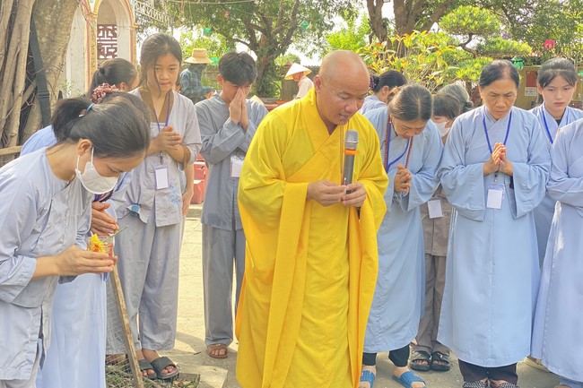 One - Day Practice at Dong Cao pagoda, Thanh Hoa