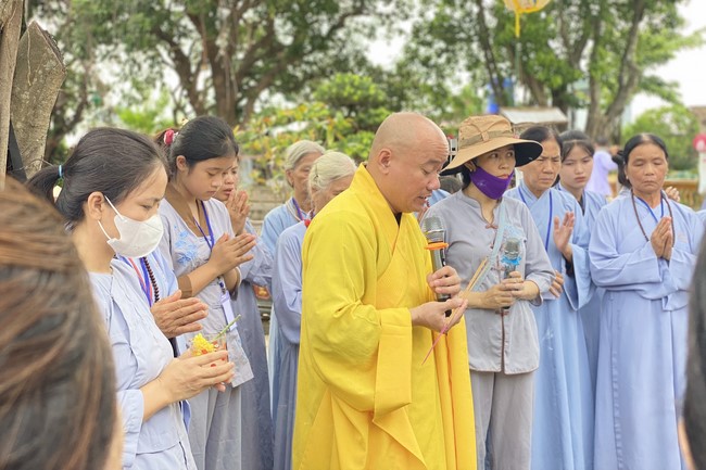One - Day Practice at Dong Cao pagoda, Thanh Hoa