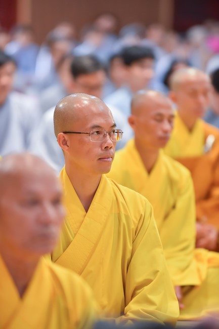 Most Thich Thai Hoa visiting and preaching Dharma talks at Hoang Phap's Rain-Retreat School