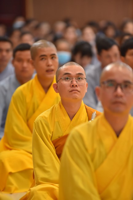 Most Thich Thai Hoa visiting and preaching Dharma talks at Hoang Phap's Rain-Retreat School