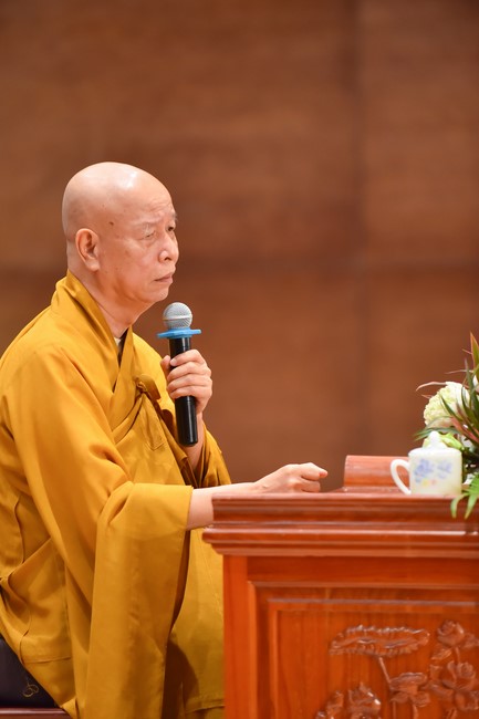 Most Thich Thai Hoa visiting and preaching Dharma talks at Hoang Phap's Rain-Retreat School