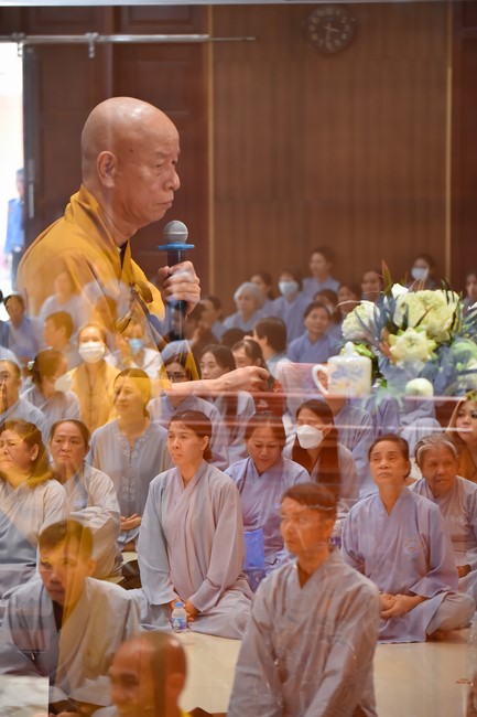 Most Thich Thai Hoa visiting and preaching Dharma talks at Hoang Phap's Rain-Retreat School