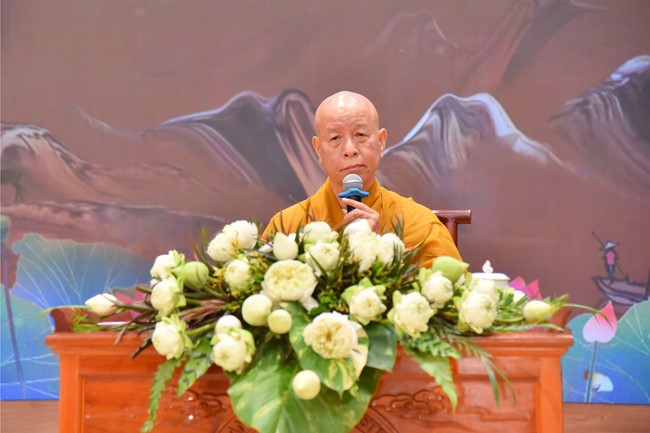 Most Thich Thai Hoa visiting and preaching Dharma talks at Hoang Phap's Rain-Retreat School